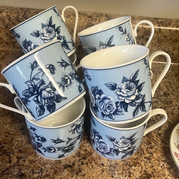 Vintage Blue Floral Mugs Set - Picture 1 of 3